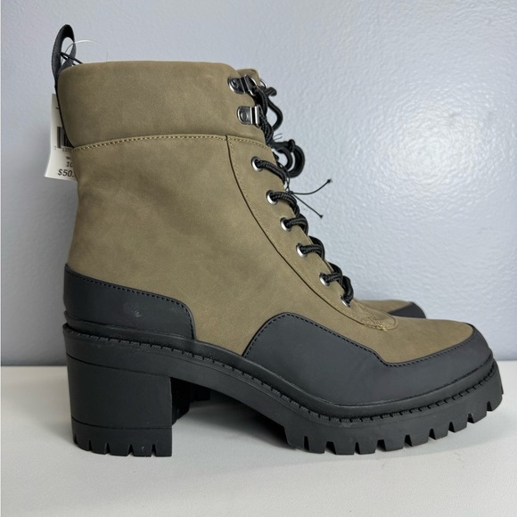 Falls creek Stylish Women's Black and Tan Boots size 10 - Picture 1 of 7